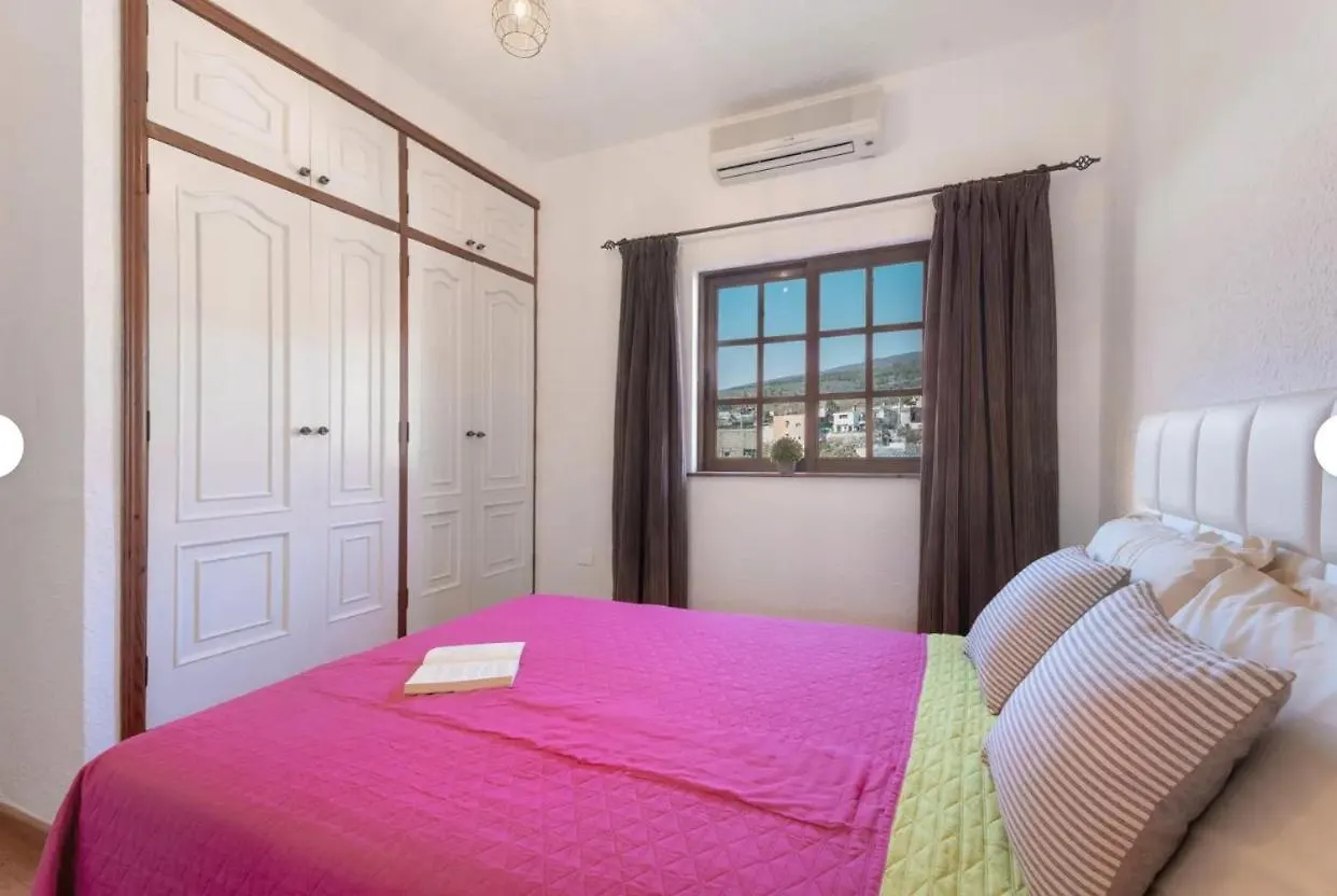אדחה Casa Tenades 0*,